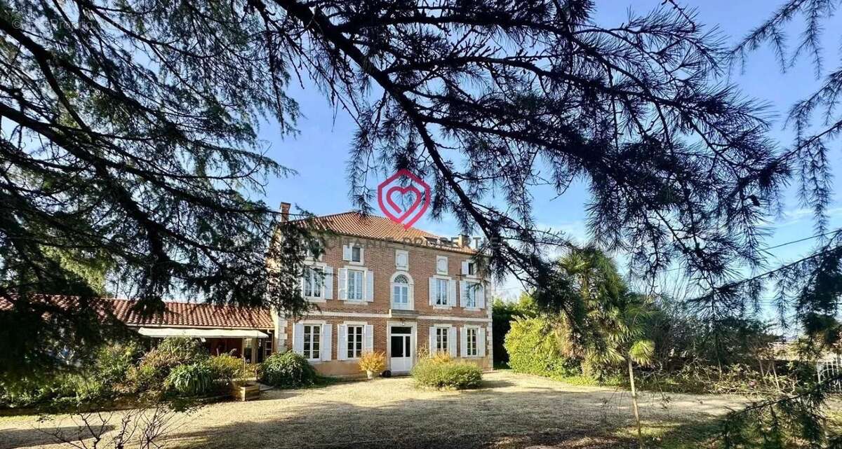Propriété de Prestige avec Gîtes, Piscine et Fort Potentiel Touristique à Vendre près de Nogaro, Gers (Occitanie) - photo 26