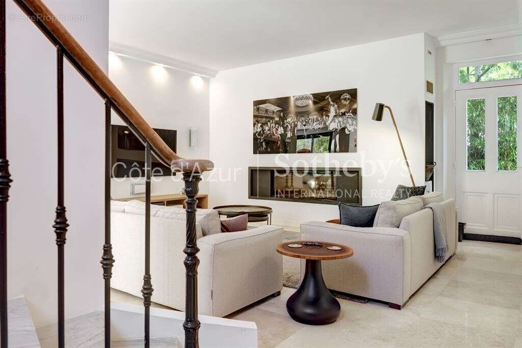 Cannes Californie villa contemporaine rénovée avec piscine chauffée et jardin paysager - photo 7