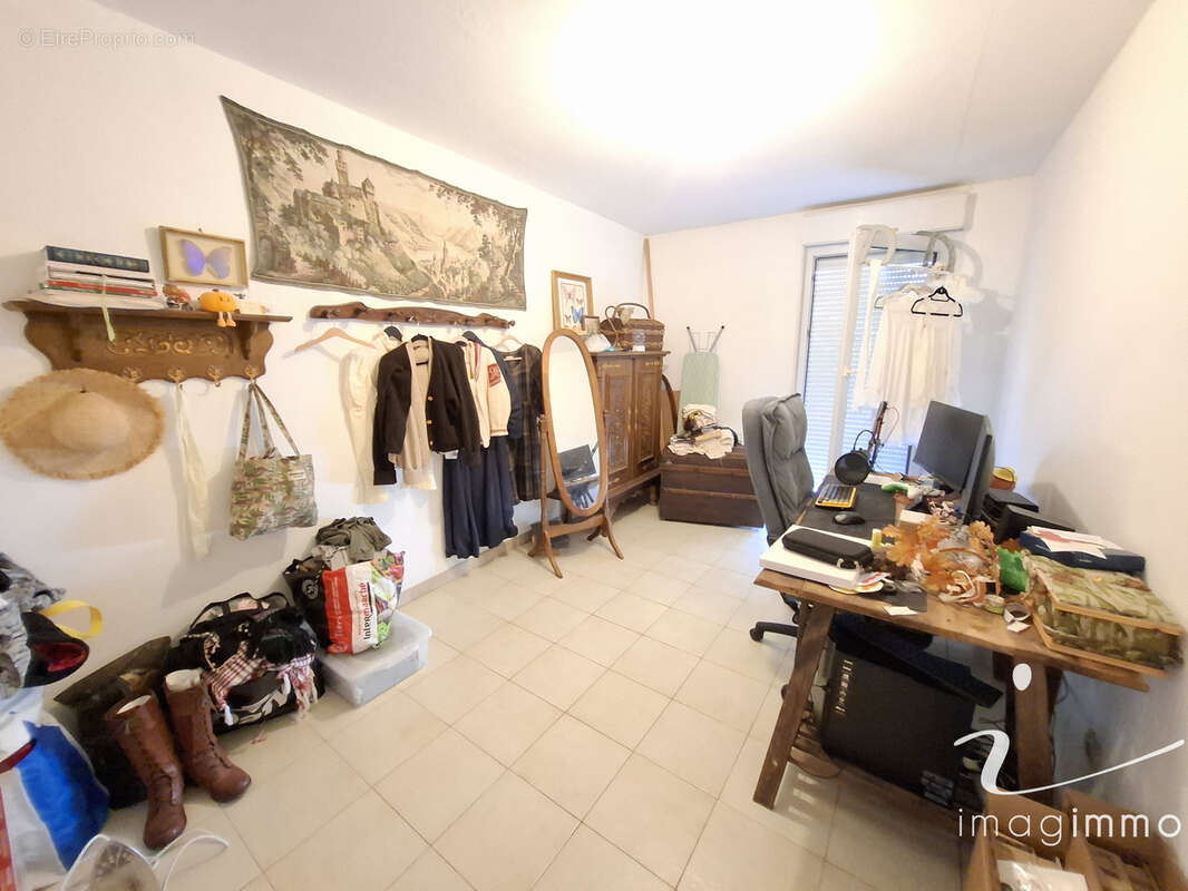 Dans une petite copropriété de 7 lots avec de faibles charges, découvrez cet appartement T3 avec une vue excep - photo 6