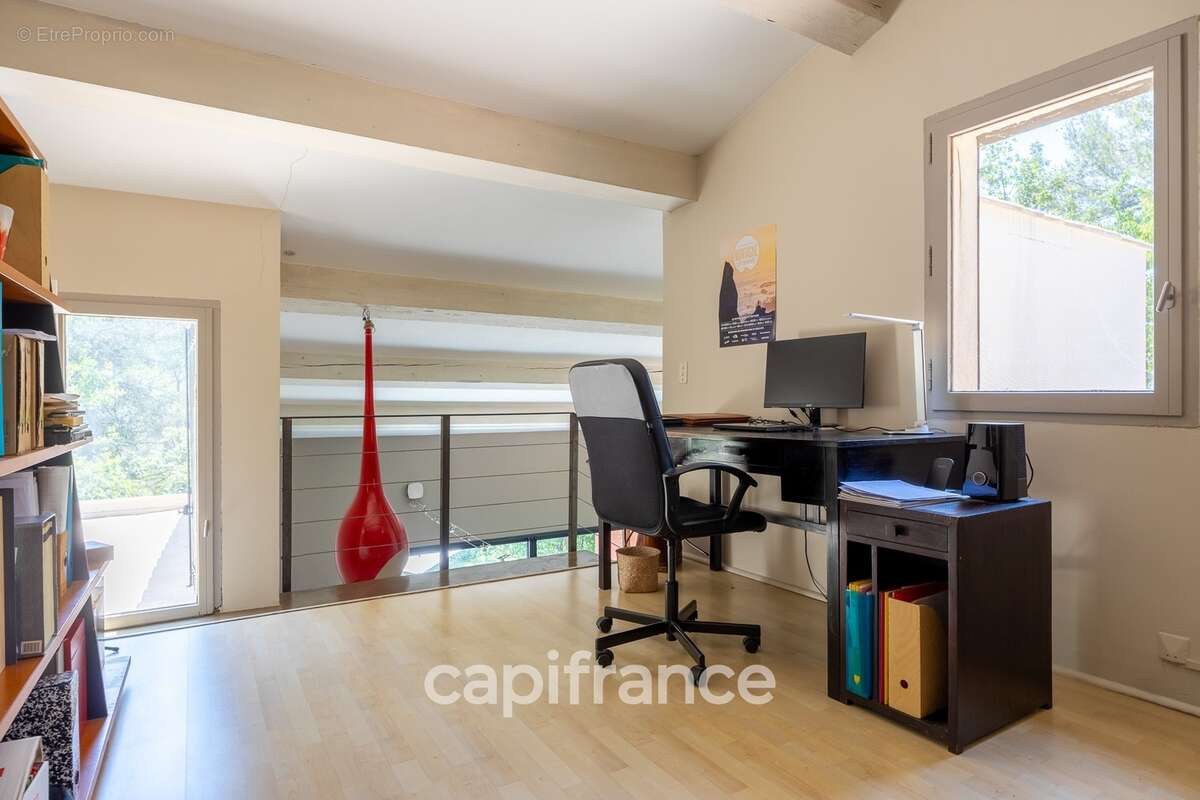 Maison à vendre 7 pièces avec T2 indépendant à Fuveau avec jardin - photo 24