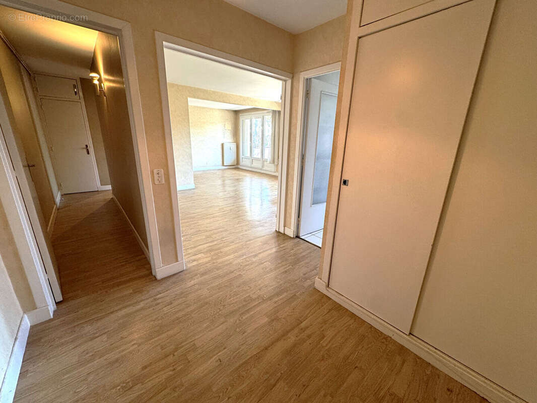 Appartement T3 Vallières / Marcombes - photo 3