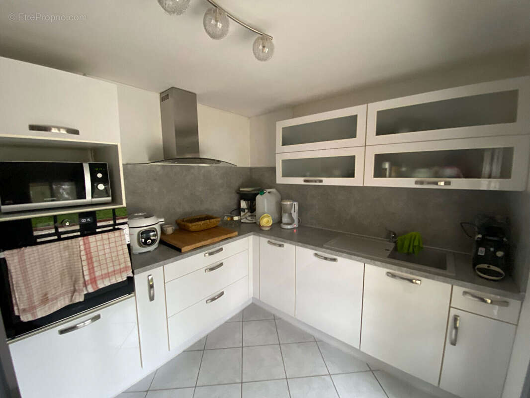 Maison à SAINT-MARTIN-DE-BIENFAITE-LA-CRESSONNIERE