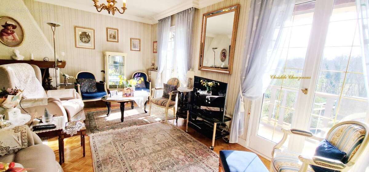 Maison à TERRASSON-LAVILLEDIEU