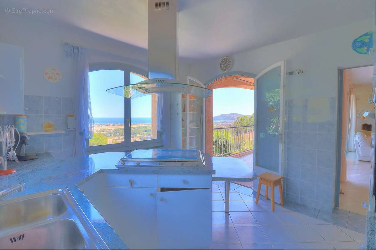 Maison à MANDELIEU-LA-NAPOULE