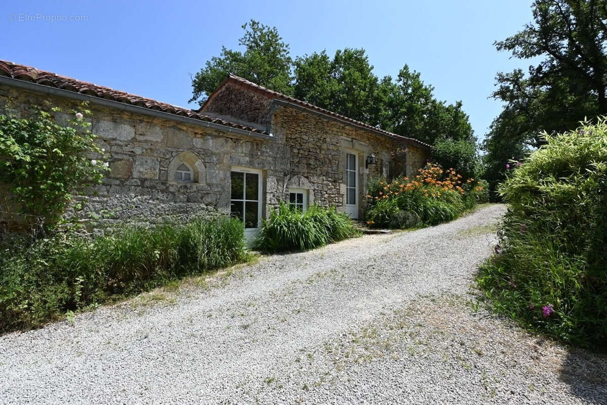Maison à PUY-L&#039;EVEQUE