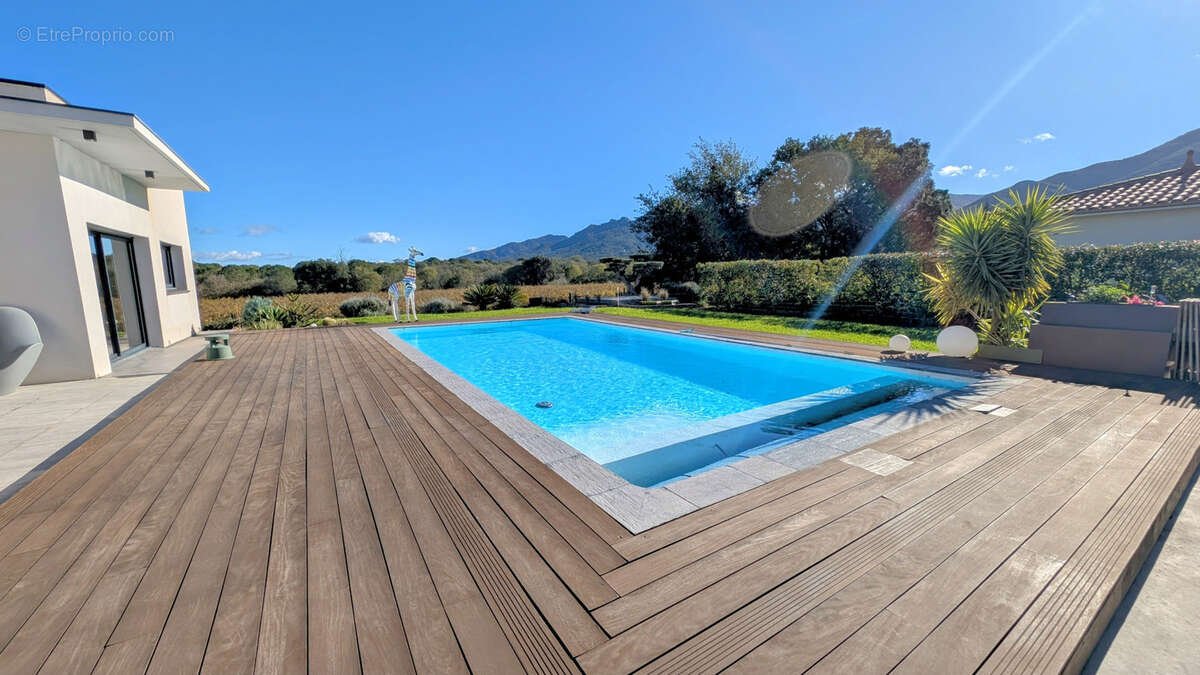 Maison à LAROQUE-DES-ALBERES