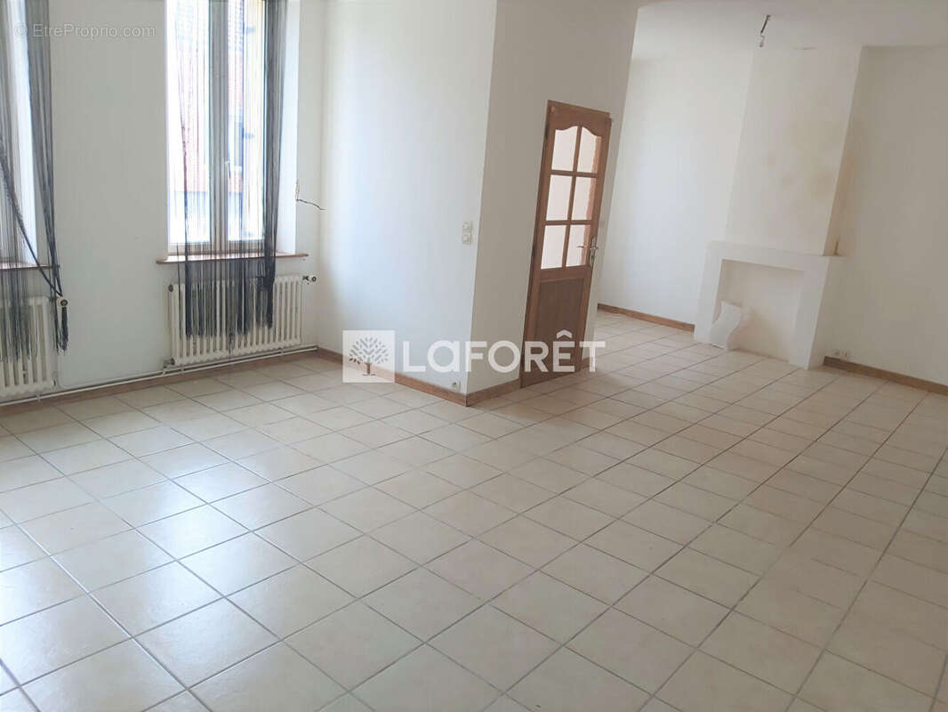 Maison à MONTBREHAIN