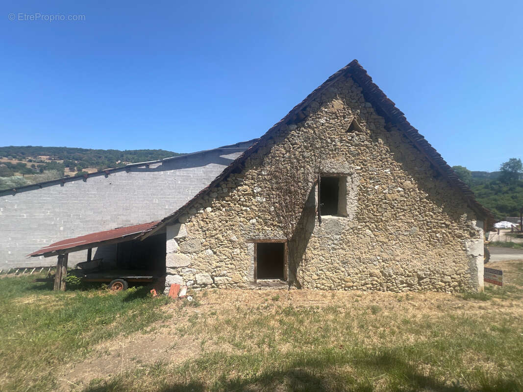 Maison 90 m² à Saint-Genix-Sur-Guiers  - photo 3