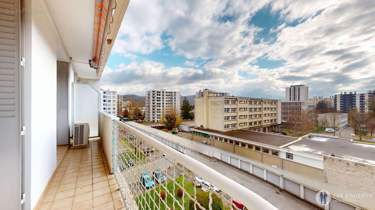 Appartement à LE PONT-DE-CLAIX