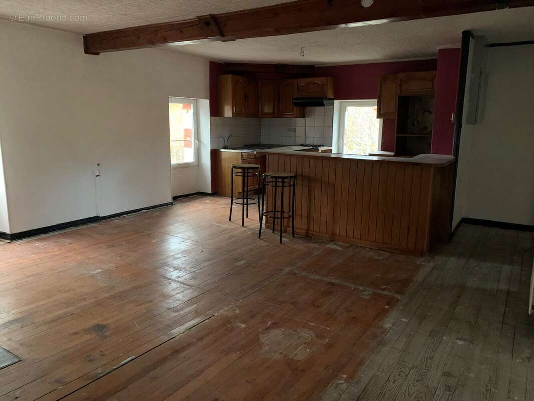 Appartement à SAINT-JUST-SAINT-RAMBERT