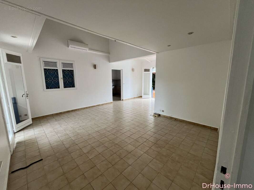 Maison à BAIE-MAHAULT