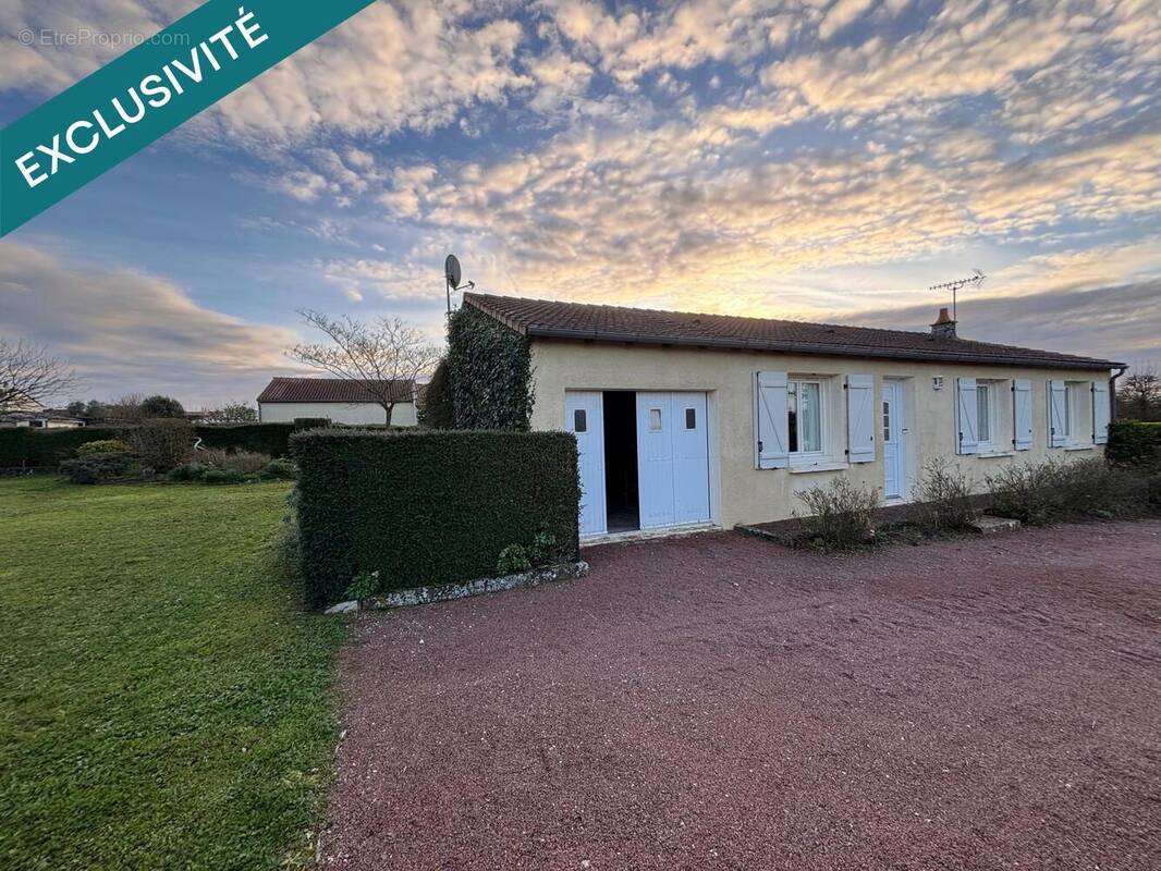 Photo 1 - Maison à LA FOYE-MONJAULT