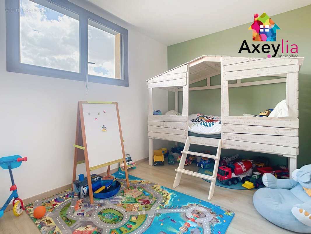 Maison à POUILLY-SOUS-CHARLIEU