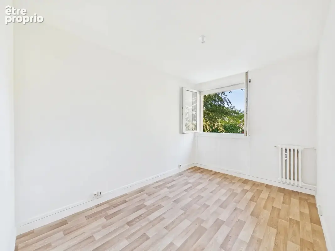 À VENDRE – Beau 2 pièces de 52,05 m² avec balcon, ascenseur, parking et cave - photo 5