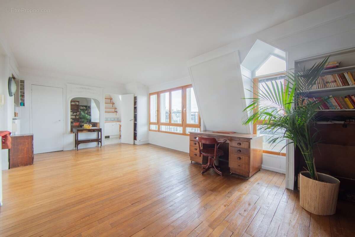 Appartement à PARIS-16E