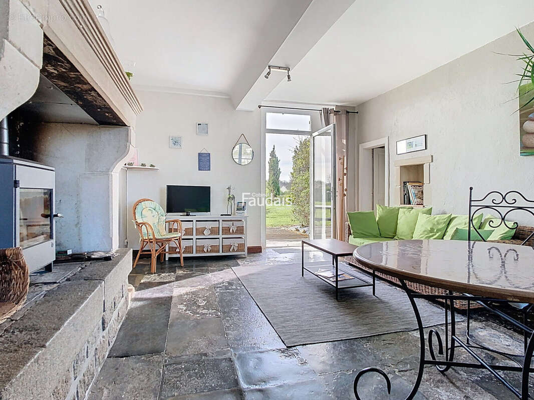 Maison 330 m² à Isigny-Sur-Mer  - photo 6