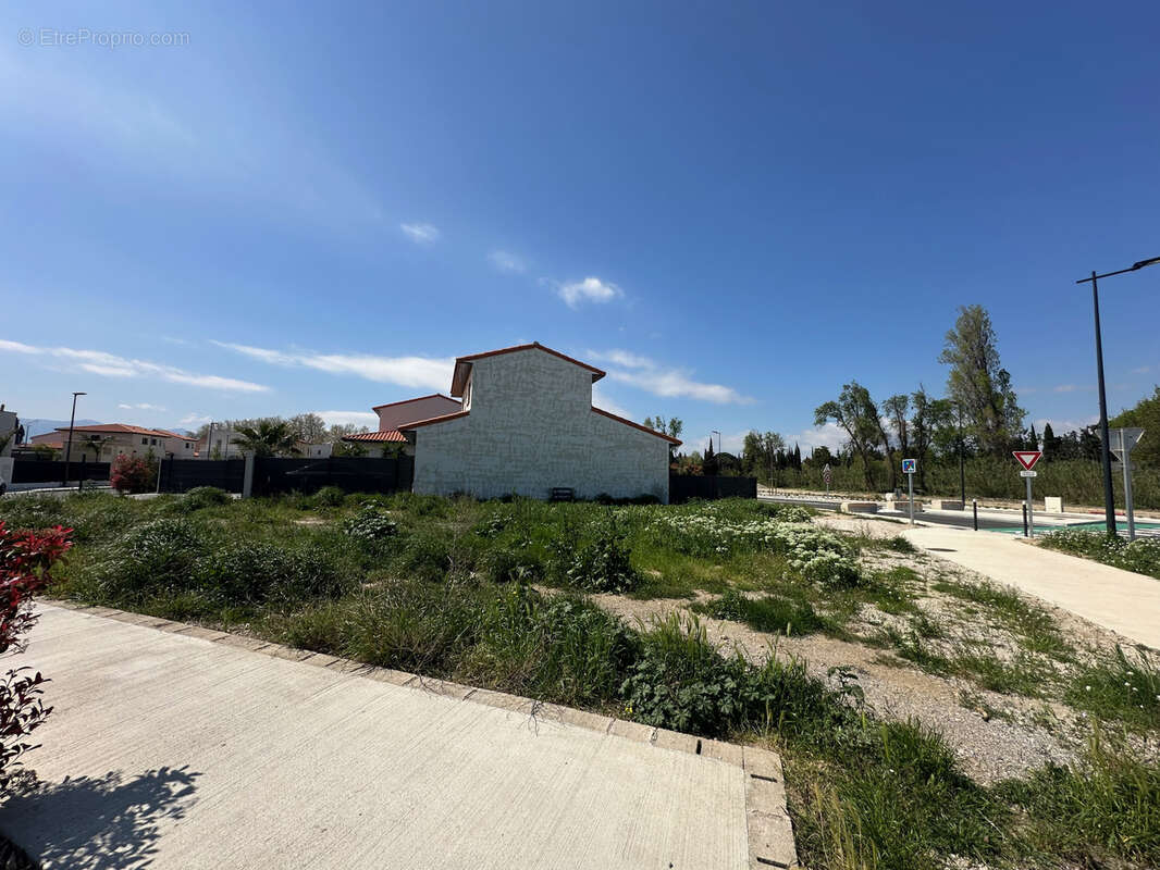 Terrain à SAINT-CYPRIEN