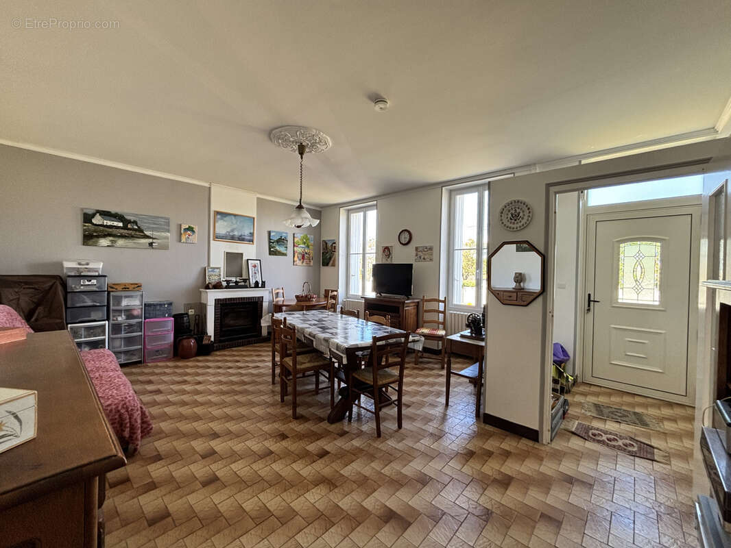 Maison à TONNAY-CHARENTE