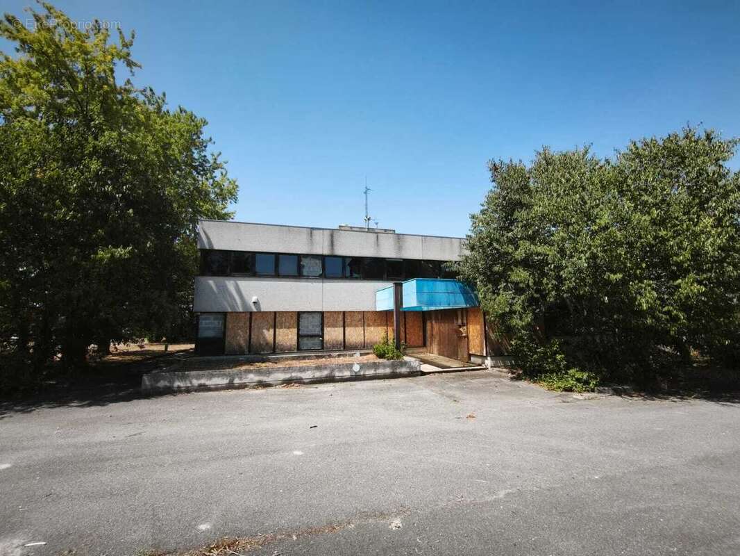 Appartement 700 m² à Cognac  - photo 8