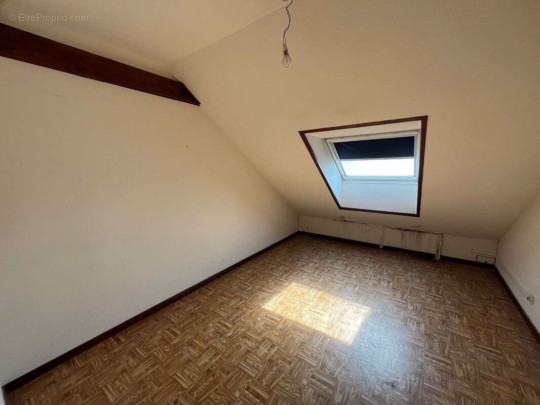 SIMANDRE Proche commerces: villa et dépendances - photo 18
