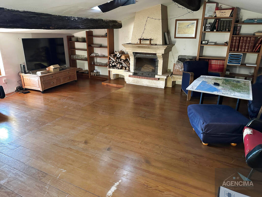 Maison à POMEROLS