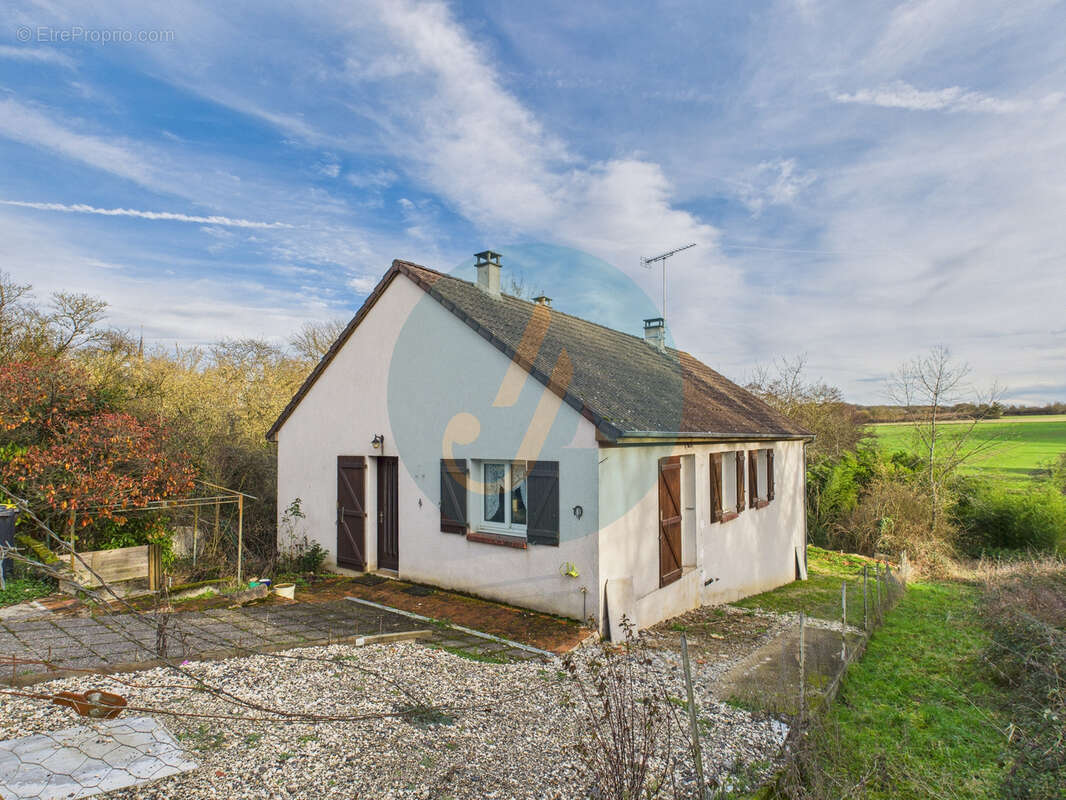 Maison à FAVERELLES