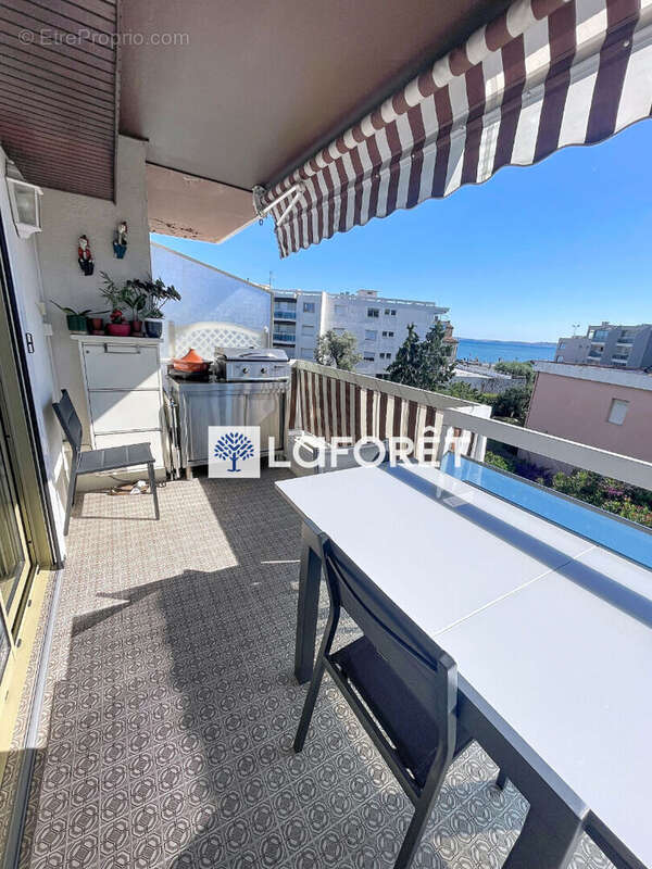Cagnes sur mer - Superbe 2 pièces refait a neuf avec terrasse et vue mer - photo 5