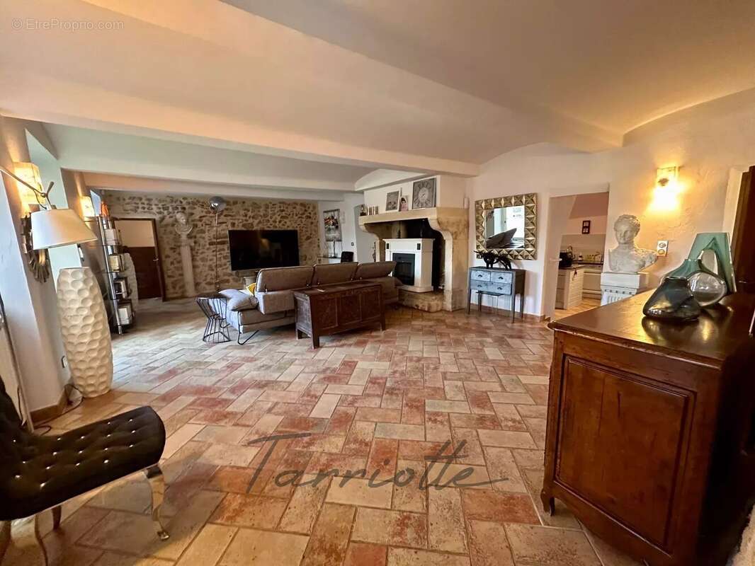 Maison à MONTELIMAR