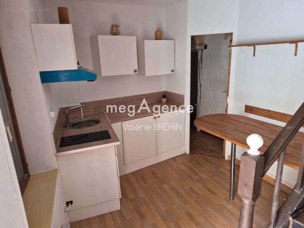 Sur la très belle commune de CHAILLAND  à 10 MN d'Ernée. Centre Bourg maison de 60 M² sans terrain - photo 2