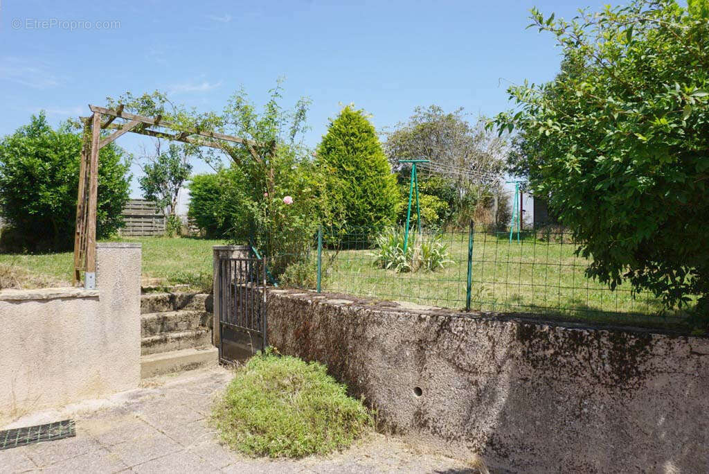 Maison à SAINT-CHRISTOPHE-EN-BRIONNAIS