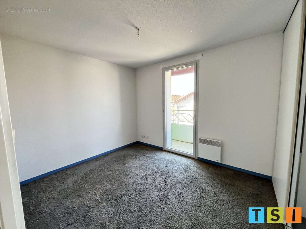 Montréjeau : Appartement T2 avec balcon, terrasse et place de parking sécurisée - photo 4