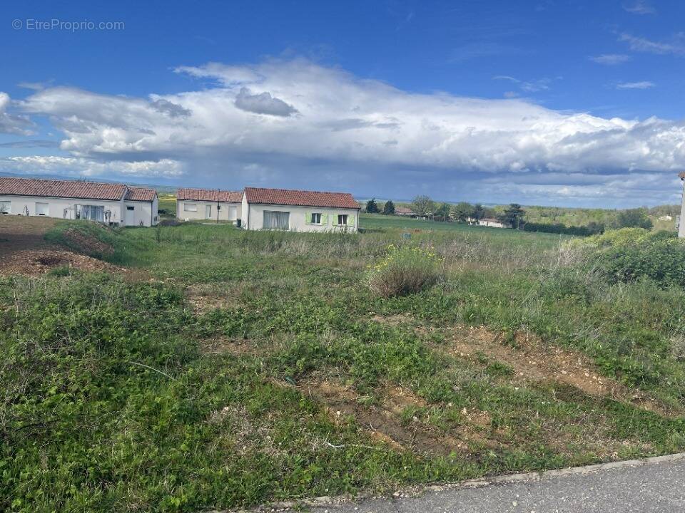 Terrain à TECOU