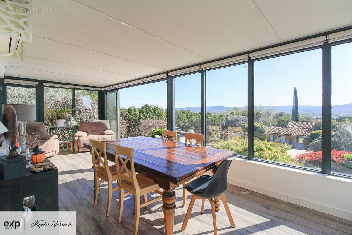Kyela Puech- ep luxury présente villa de 2 chambres avec deux studios indépendants, piscine, terrain constructible, vue imprenable sur Villelaure, proche Pertuis et Aix-en-Provence - Maison à VILLELAURE