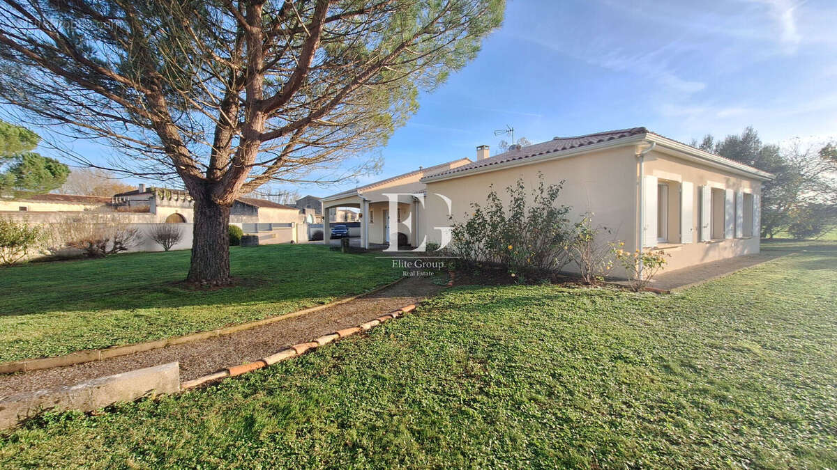 Maison à SAINT-MEME-LES-CARRIERES