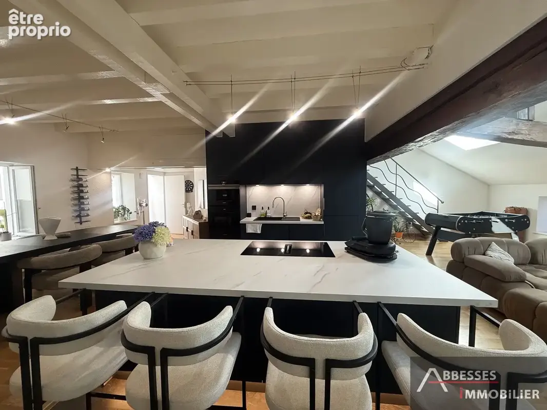 EN EXCLUSIVITÉ - CENTRE VILLE : Au 2ème et dernier étage : Superbe appartement esprit loft de type F5 - photo 7