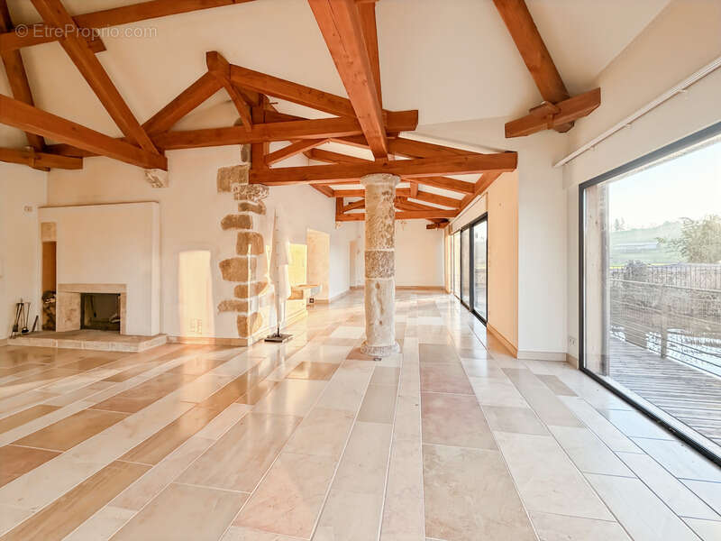 Maison à LA CLAYETTE