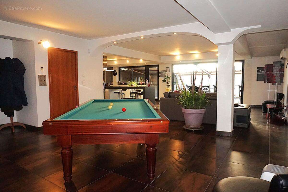 Appartement à LE CHAMBON-FEUGEROLLES
