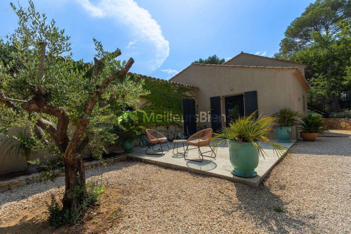 Maison à ROQUEBRUNE-SUR-ARGENS