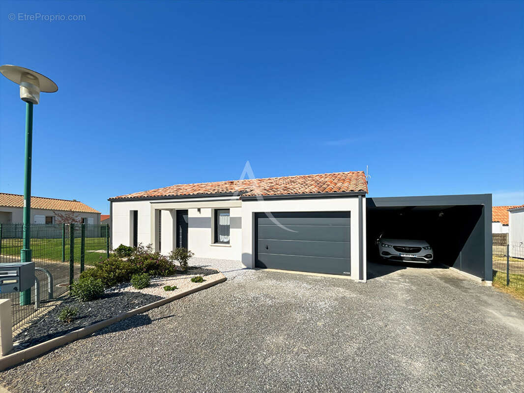 Maison à SAINT-CHRISTOPHE-DU-LIGNERON