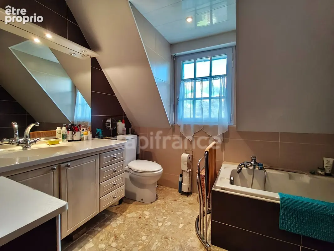 Maison en pierre avec plus d’un hectare de terrain – Berrien - photo 6