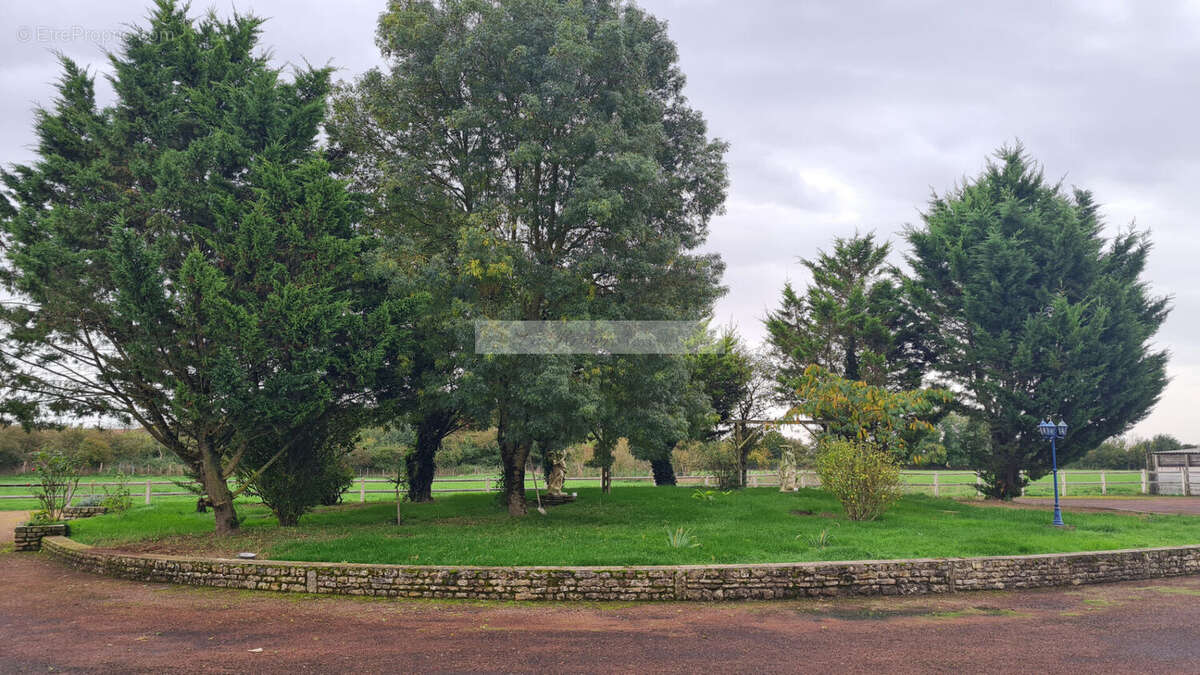 Maison avec ensemble immobilier SOUVIGNE 5 Kms - photo 8