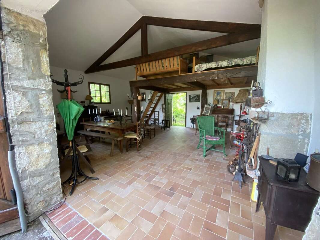 Maison à BERRE-LES-ALPES