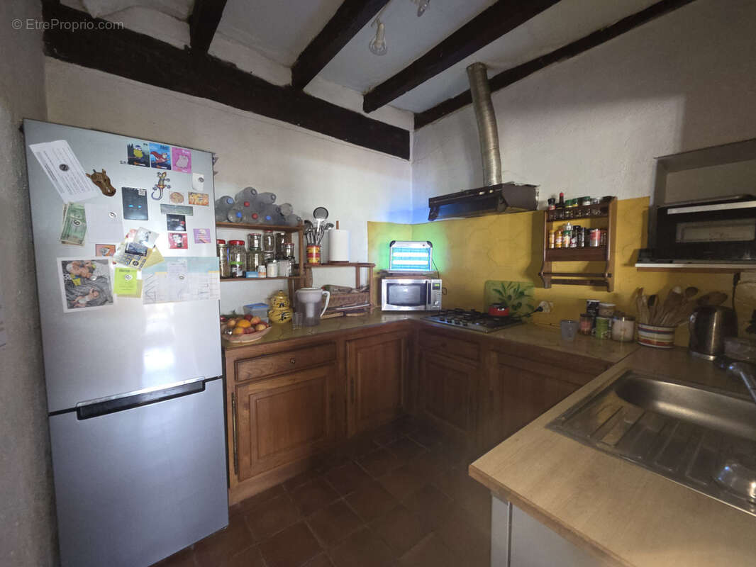 Maison de village de 228 m2 à rénover à fort potentiel - photo 5