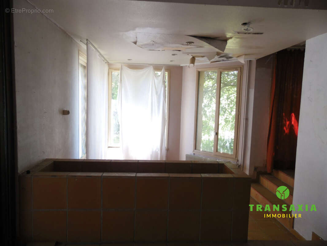 Maison 750 m² à Barbazan  - photo 7