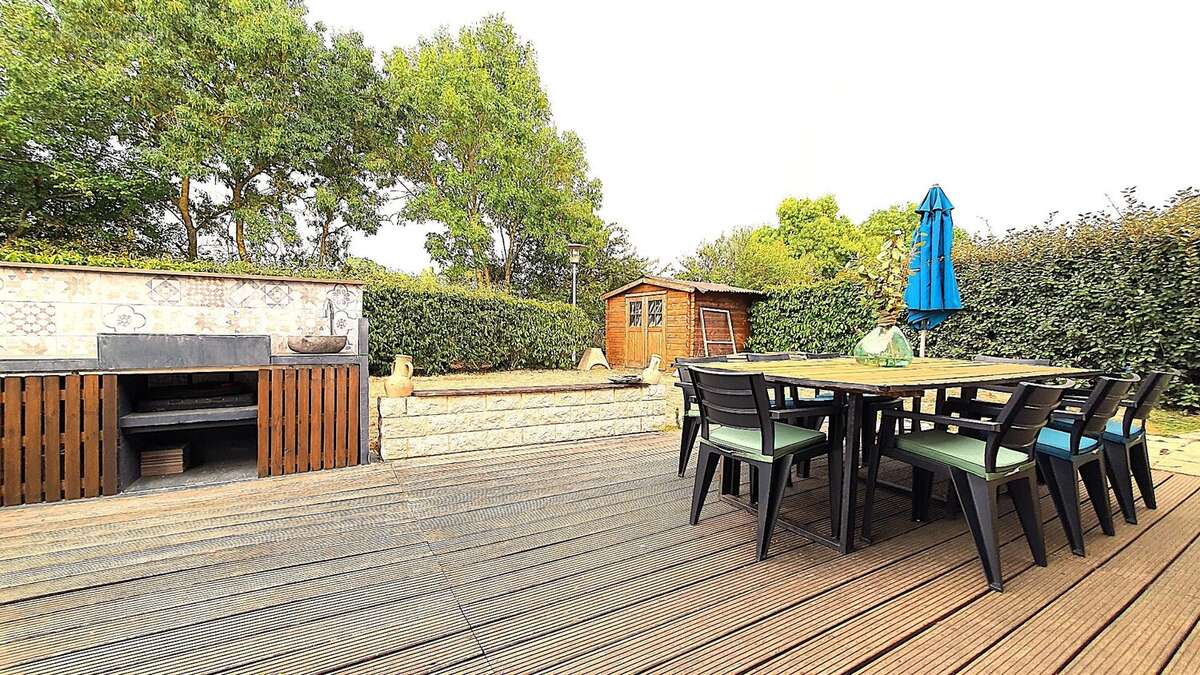 Pavillon 90 m² avec piscine semi-entérrée - photo 9