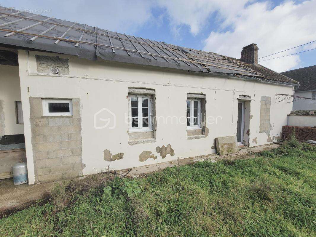 Maison à VILLETHIERRY