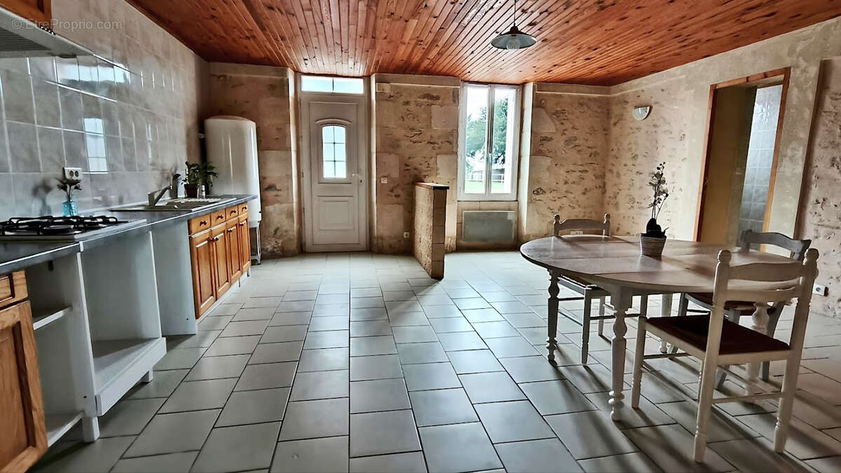 Maison à SAINT-CIERS-SUR-GIRONDE