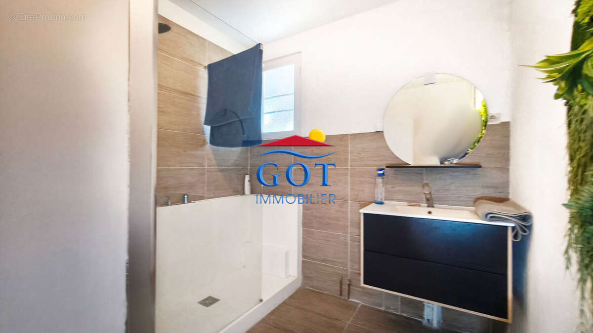 Maison à SAINT-LAURENT-DE-LA-SALANQUE