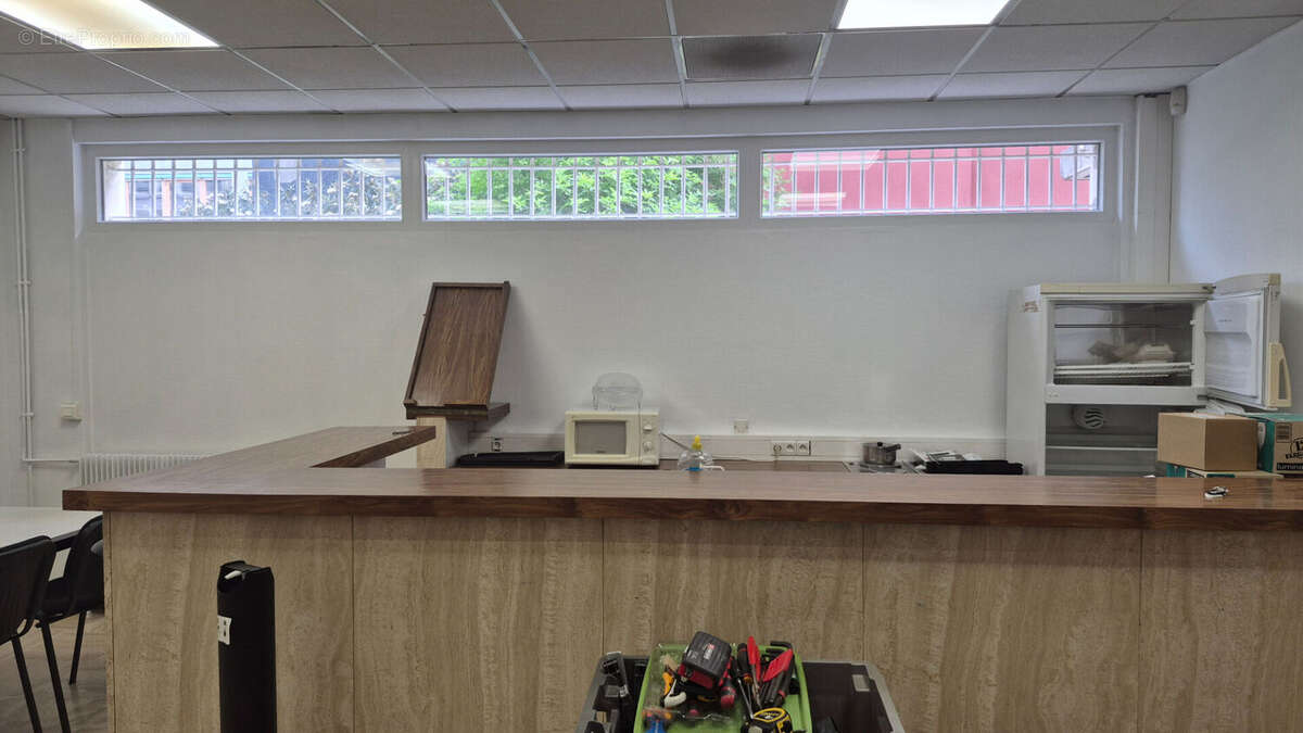Plateau de bureaux avec quai de dechargement - photo 4