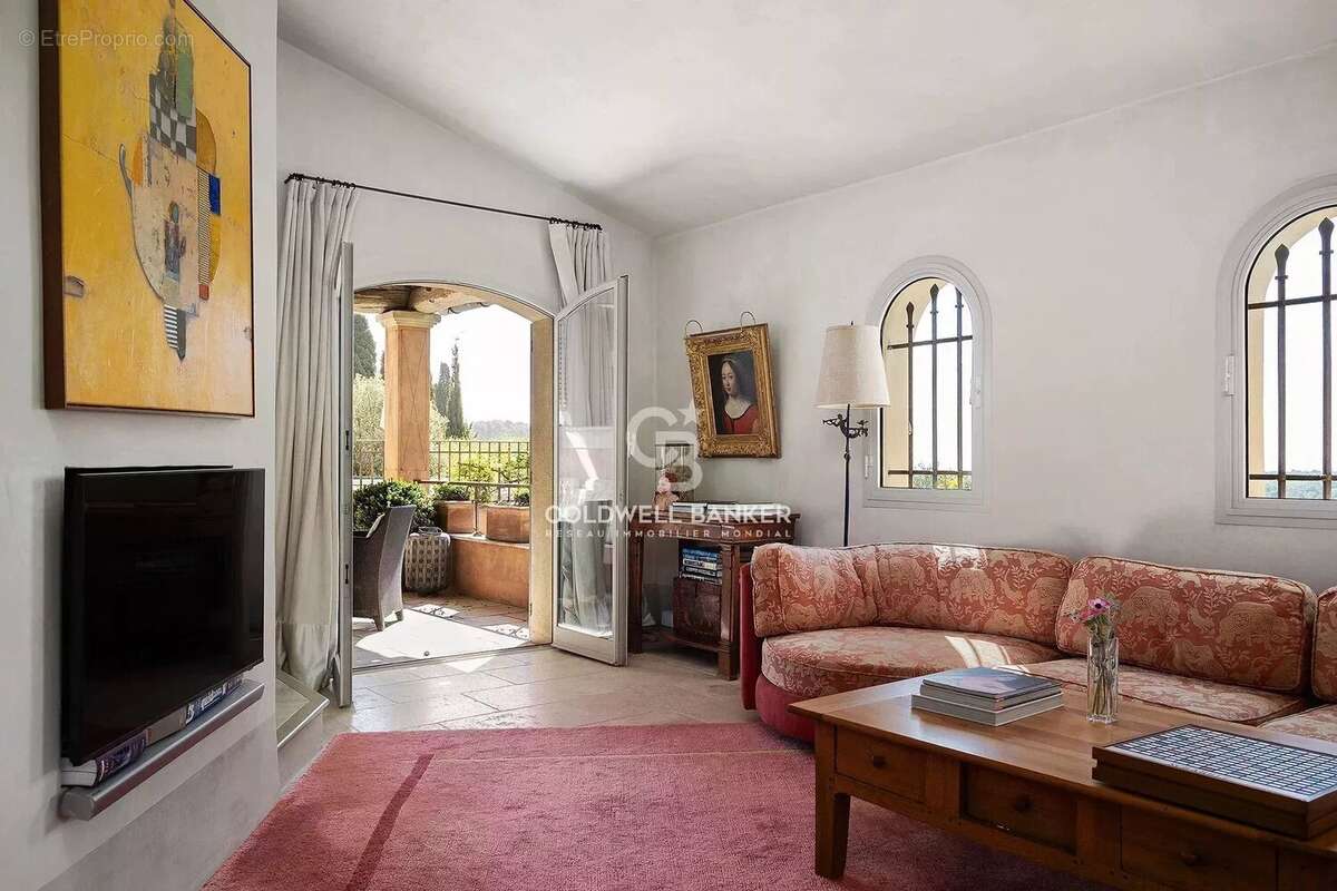 Maison à VALBONNE